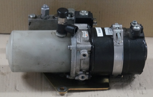 Linde 0039810886 | pump unit 24V 1,2KW pump unit 24V 1,2KW - Hidravlična črpalka za Oprema za rokovanje z materiali: slika 1 Linde 0039810886 | pump unit 24V 1,2KW pump unit 24V 1,2KW - Hidravlična črpalka za Oprema za rokovanje z materiali: slika 1