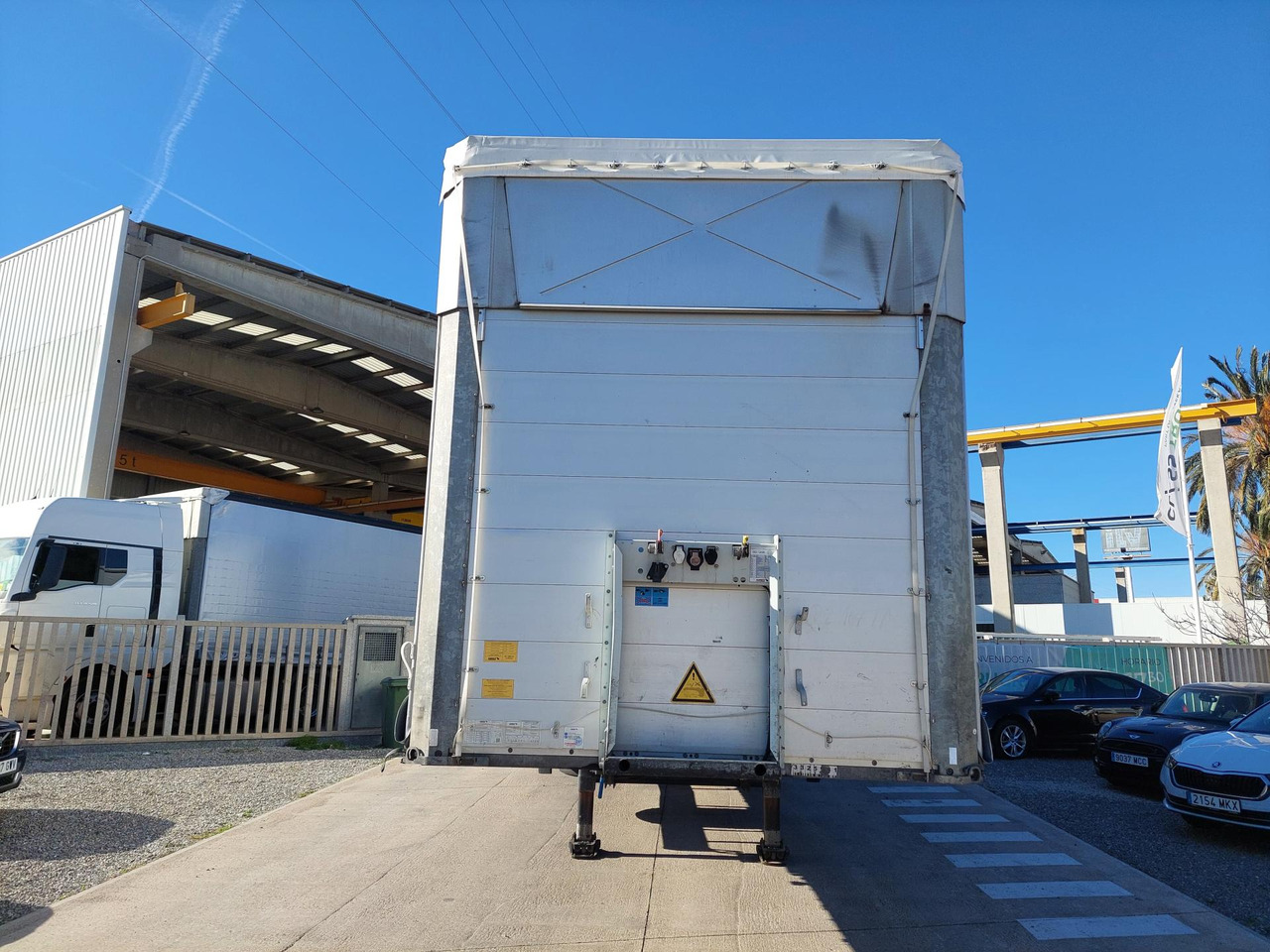 Schmitz Cargobull SCS24/L Varios - Polprikolica s ponjavo: slika 3 Schmitz Cargobull SCS24/L Varios - Polprikolica s ponjavo: slika 3