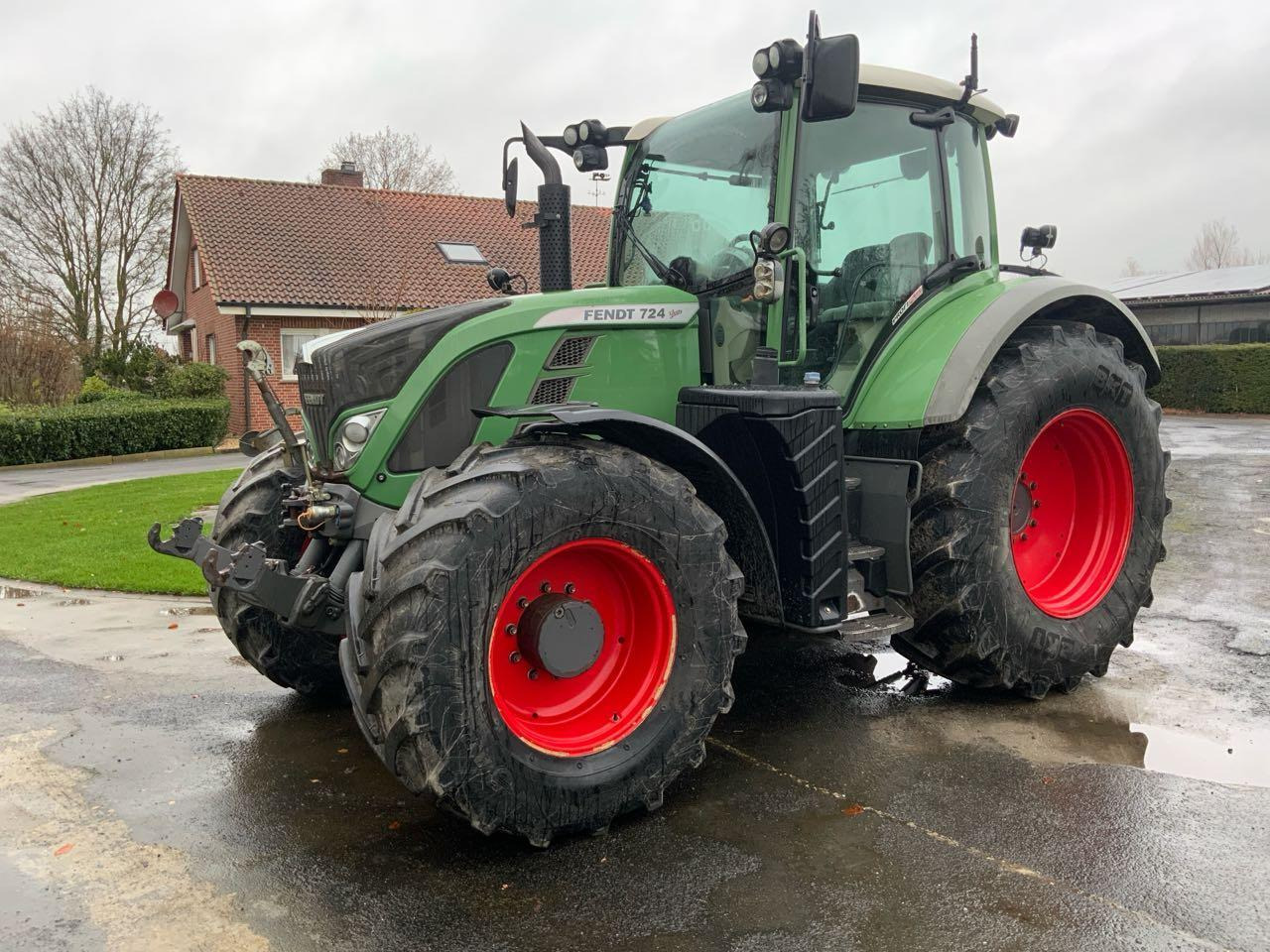Fendt 724 Vario ProfiPlus - Traktor: slika 2 Fendt 724 Vario ProfiPlus - Traktor: slika 2