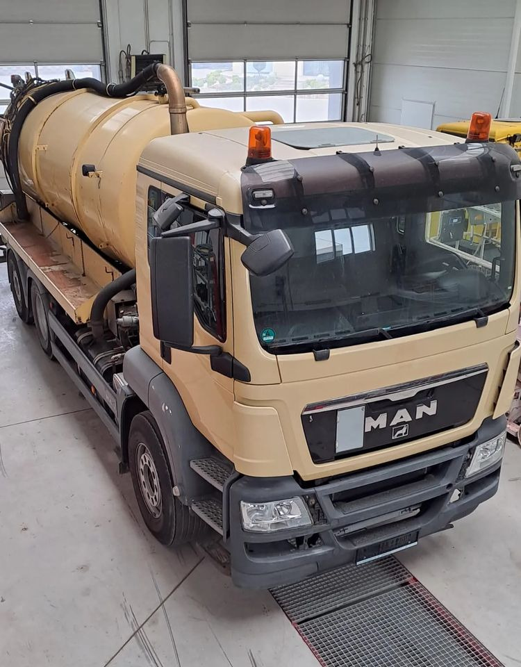 MAN MAN TGS 26.360/6X2/POJAZD KOMUNALNY Z WYWROTEM - Vakuumski tovornjak: slika 2 MAN MAN TGS 26.360/6X2/POJAZD KOMUNALNY Z WYWROTEM - Vakuumski tovornjak: slika 2