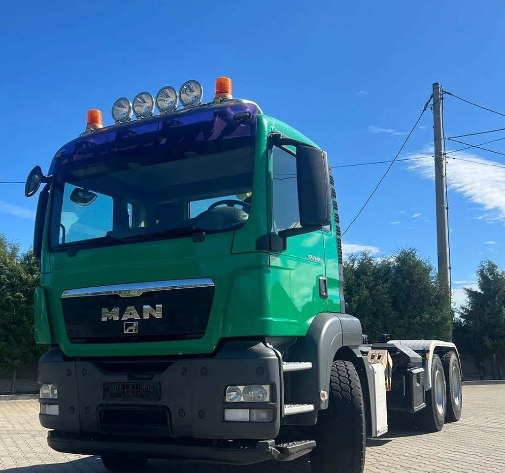 MAN TGS 26.440 | Hakowiec Meiller-Kipper | 6x4 - dwie osie napędowe | 440 KM | przód resor, tył pneumatyczne |Belka ostrzegawcza (koguty) - Kotalni prekucni tovornjak: slika 1 MAN TGS 26.440 | Hakowiec Meiller-Kipper | 6x4 - dwie osie napędowe | 440 KM | przód resor, tył pneumatyczne |Belka ostrzegawcza (koguty) - Kotalni prekucni tovornjak: slika 1