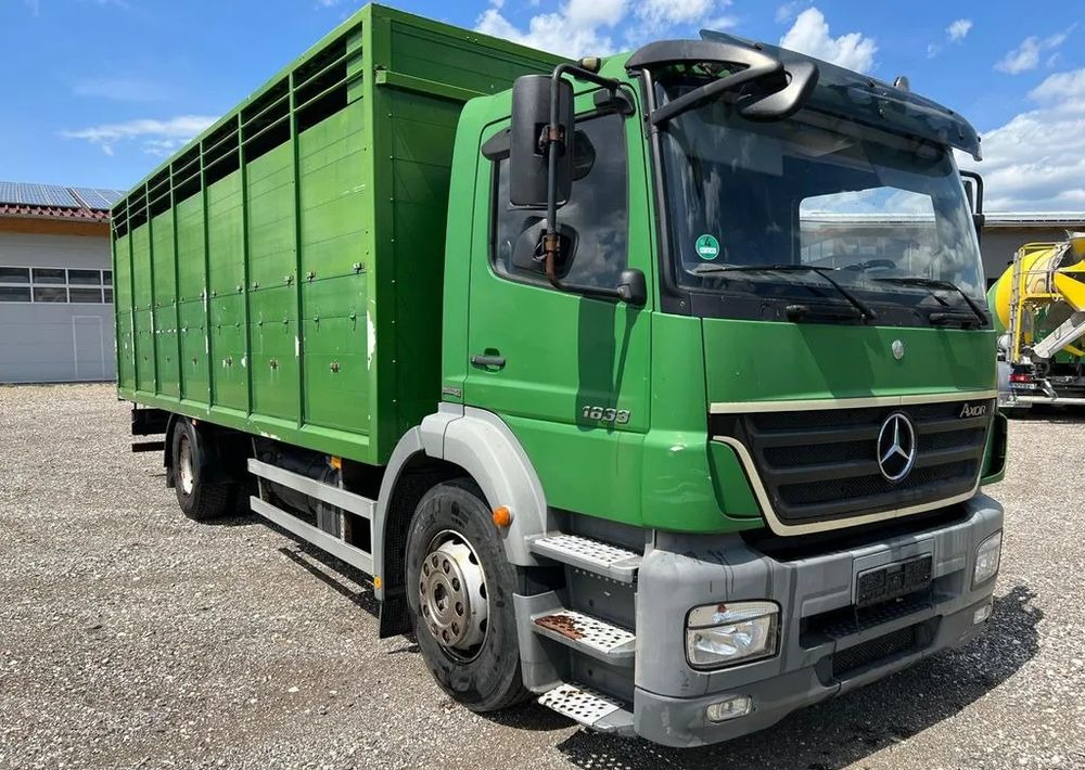 Mercedes-Benz Axor 1833 6x2 | Samochód do transportu bydła | 2009 | 450 000 km - Tovornjak za prevoz živine: slika 3 Mercedes-Benz Axor 1833 6x2 | Samochód do transportu bydła | 2009 | 450 000 km - Tovornjak za prevoz živine: slika 3