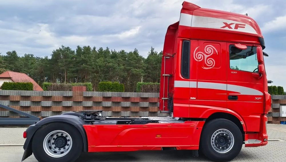 DAF XF 530 Super Space Cab | RETARDER | KLIMATYZACJA | EURO 6 | 2018 | 530 000 km - Vlačilec: slika 2 DAF XF 530 Super Space Cab | RETARDER | KLIMATYZACJA | EURO 6 | 2018 | 530 000 km - Vlačilec: slika 2