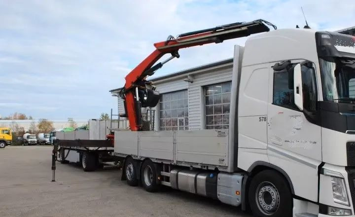 Volvo FH500 6x2 | Platforma z HDS Fassi F215A7 - Sterowanie radiowe | Euro 6 | Automatyczna skrzynia | 390 000 km - Tovornjak s kesonom, Tovornjak z dvigalom: slika 2 Volvo FH500 6x2 | Platforma z HDS Fassi F215A7 - Sterowanie radiowe | Euro 6 | Automatyczna skrzynia | 390 000 km - Tovornjak s kesonom, Tovornjak z dvigalom: slika 2