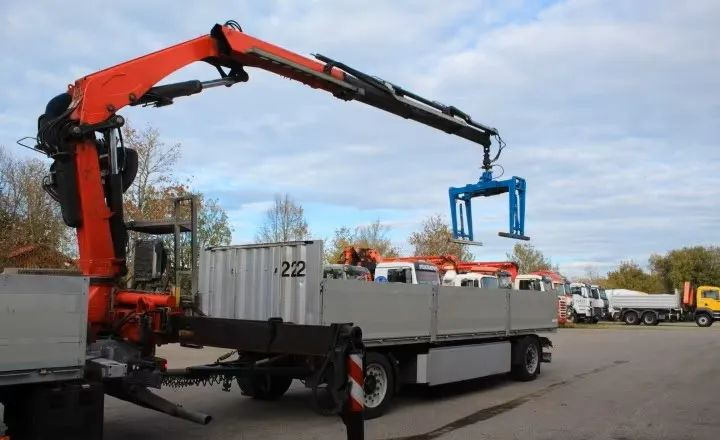 Volvo FH500 6x2 | Platforma z HDS Fassi F215A7 - Sterowanie radiowe | Euro 6 | Automatyczna skrzynia | 390 000 km - Tovornjak s kesonom, Tovornjak z dvigalom: slika 3 Volvo FH500 6x2 | Platforma z HDS Fassi F215A7 - Sterowanie radiowe | Euro 6 | Automatyczna skrzynia | 390 000 km - Tovornjak s kesonom, Tovornjak z dvigalom: slika 3