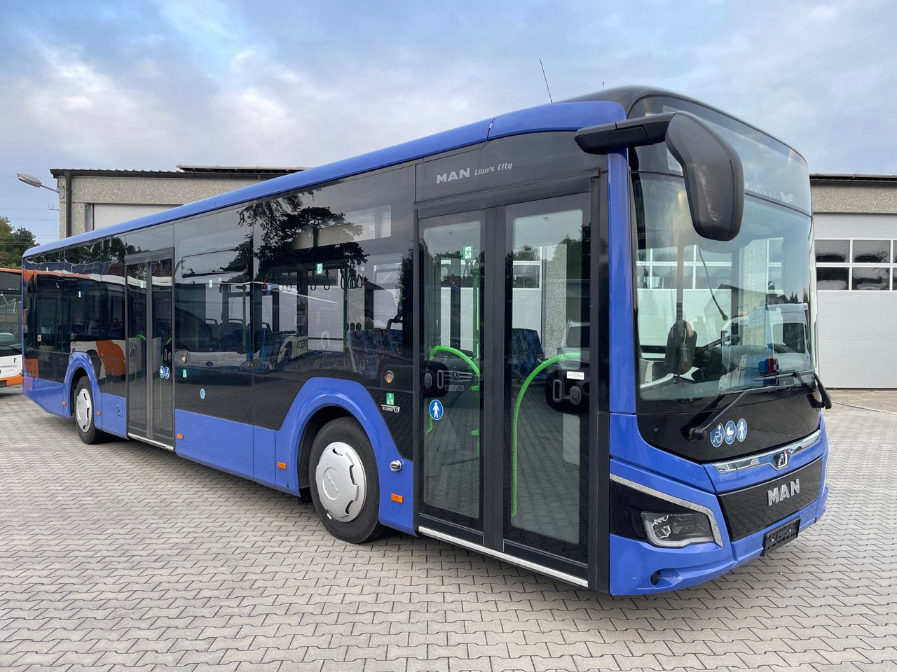 MAN Lion's City 12 / Orig. 15.305 km / Mild Hybrid - Mestni avtobus: slika 1 MAN Lion's City 12 / Orig. 15.305 km / Mild Hybrid - Mestni avtobus: slika 1
