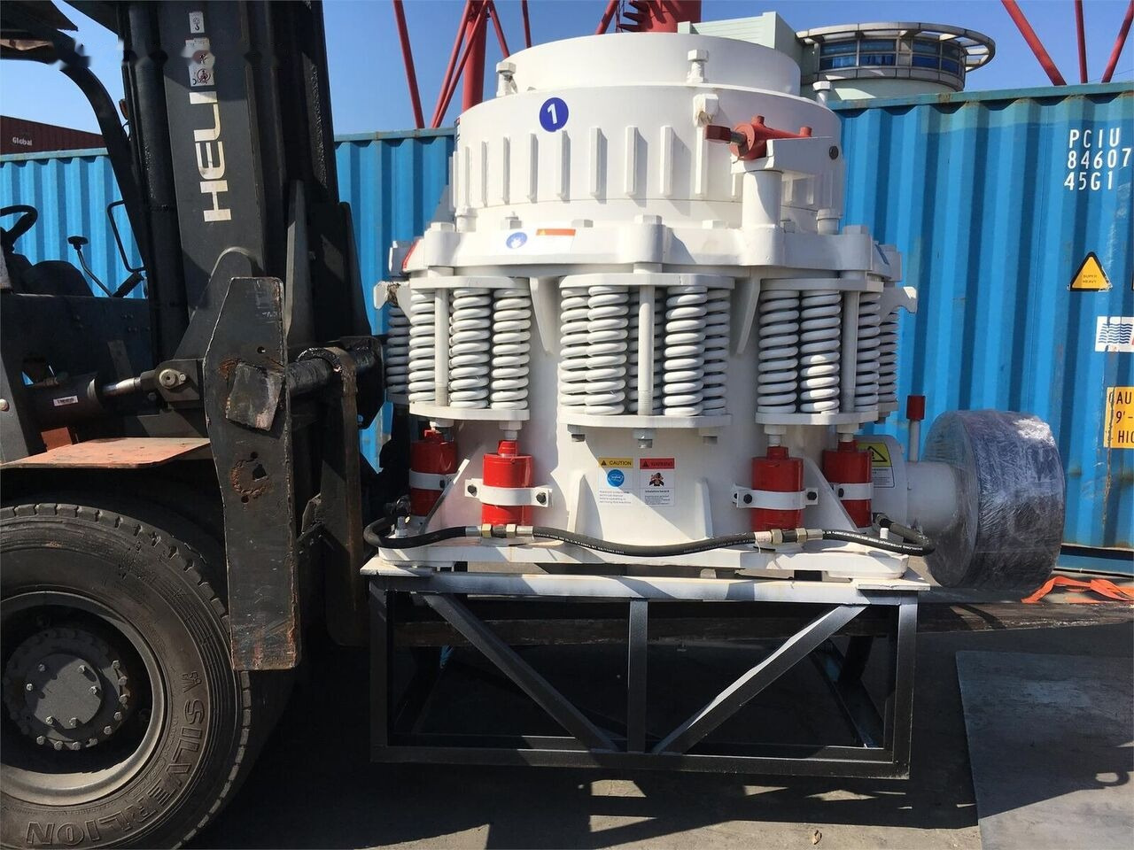 Kinglink 3feet Sandstone Cone Crusher KLM1000 | 100TPH - Stožčasti drobilec: slika 1 Kinglink 3feet Sandstone Cone Crusher KLM1000 | 100TPH - Stožčasti drobilec: slika 1
