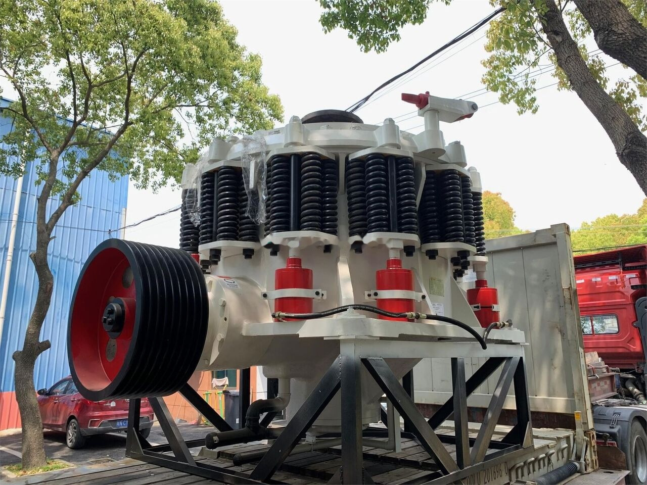Kinglink 5.5 Feet Symons Cone Crusher KLC1680 - Stožčasti drobilec: slika 3 Kinglink 5.5 Feet Symons Cone Crusher KLC1680 - Stožčasti drobilec: slika 3