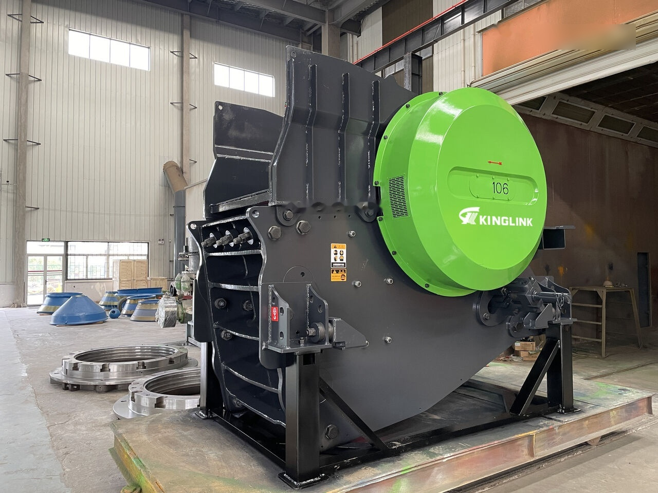 Kinglink NEW C106 Hydraulic Jaw Crusher for Hard stone - Čeljustni drobilec: slika 2 Kinglink NEW C106 Hydraulic Jaw Crusher for Hard stone - Čeljustni drobilec: slika 2