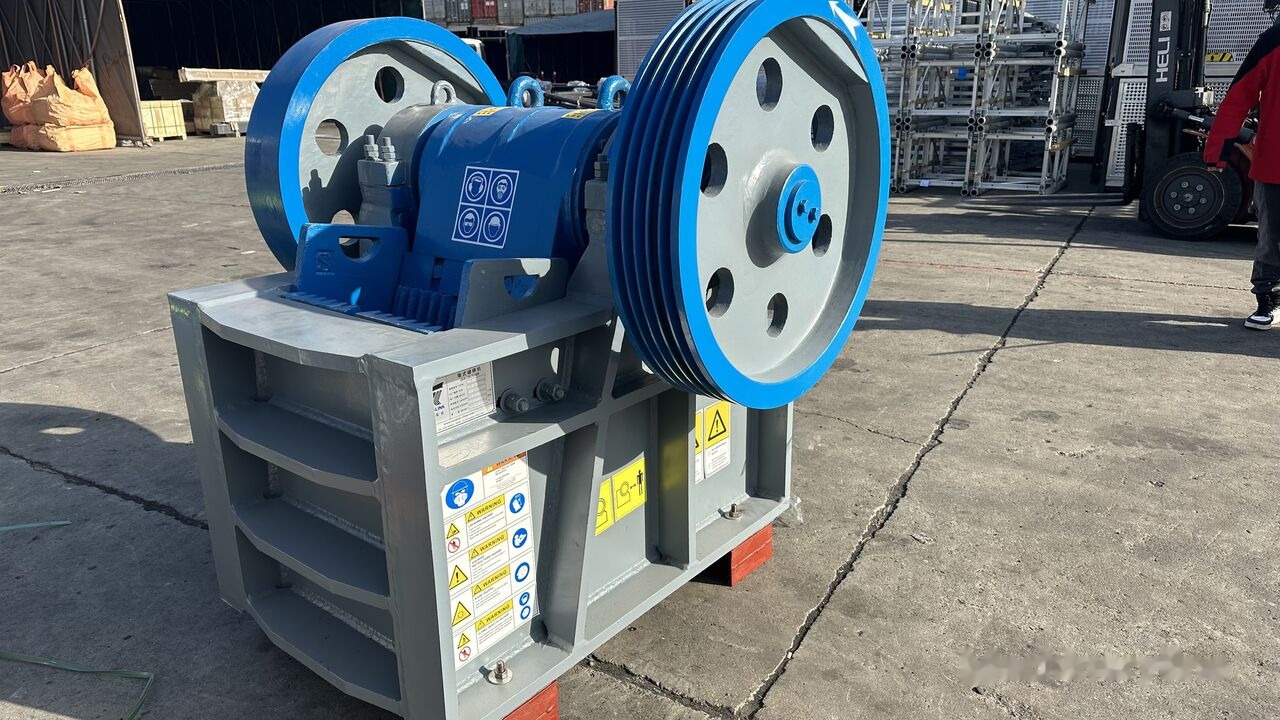 Kinglink NEW Jaw Crusher 10X20 PE250X500 | Gold Ore - Čeljustni drobilec: slika 1 Kinglink NEW Jaw Crusher 10X20 PE250X500 | Gold Ore - Čeljustni drobilec: slika 1