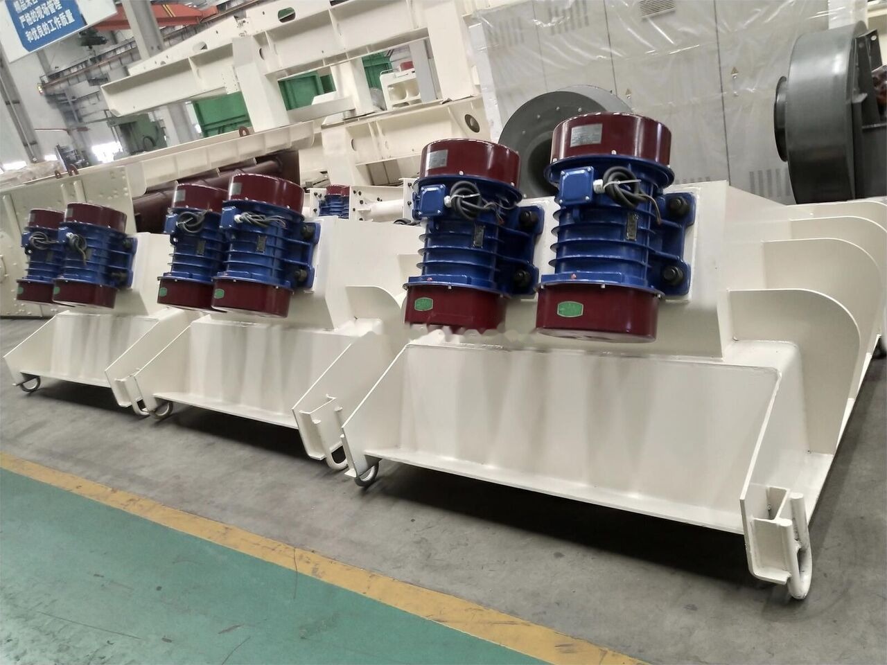 Kinglink Transit Hopper Pan Vibrating feeder GZG1012 - Rudarski stroji: slika 1 Kinglink Transit Hopper Pan Vibrating feeder GZG1012 - Rudarski stroji: slika 1