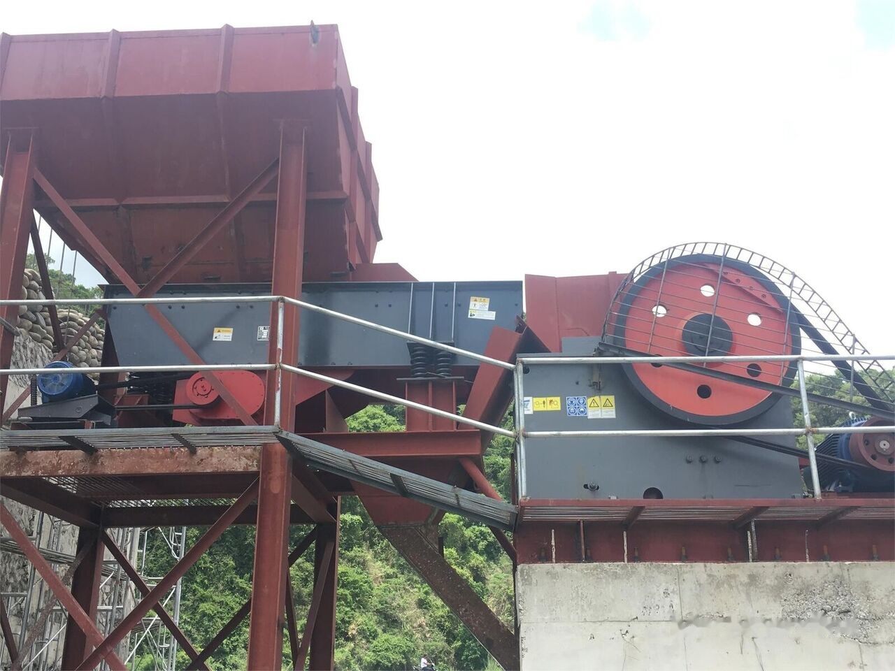 Kinglink ZSW380X96 RiverStone Aggregate vibrating grizzly feeder - Rudarski stroji: slika 1 Kinglink ZSW380X96 RiverStone Aggregate vibrating grizzly feeder - Rudarski stroji: slika 1