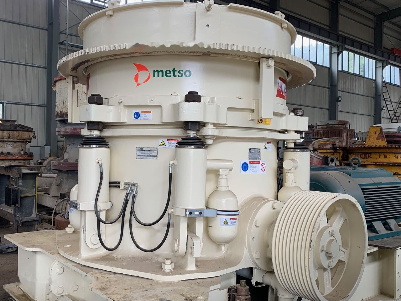 Metso HP400 Used Hydraulic Cone Crusher - Stožčasti drobilec: slika 2 Metso HP400 Used Hydraulic Cone Crusher - Stožčasti drobilec: slika 2
