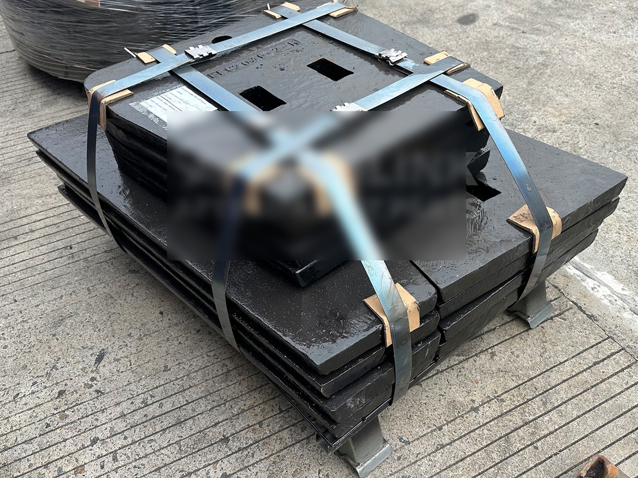 KINGLINK Spare Parts Upper / Lower Left / Right Side Plates 17003330 17003331 17003338 17003339 for CT2036 Jaw Crusher - Rezervni deli za Gradbeni stroj: slika 1 KINGLINK Spare Parts Upper / Lower Left / Right Side Plates 17003330 17003331 17003338 17003339 for CT2036 Jaw Crusher - Rezervni deli za Gradbeni stroj: slika 1