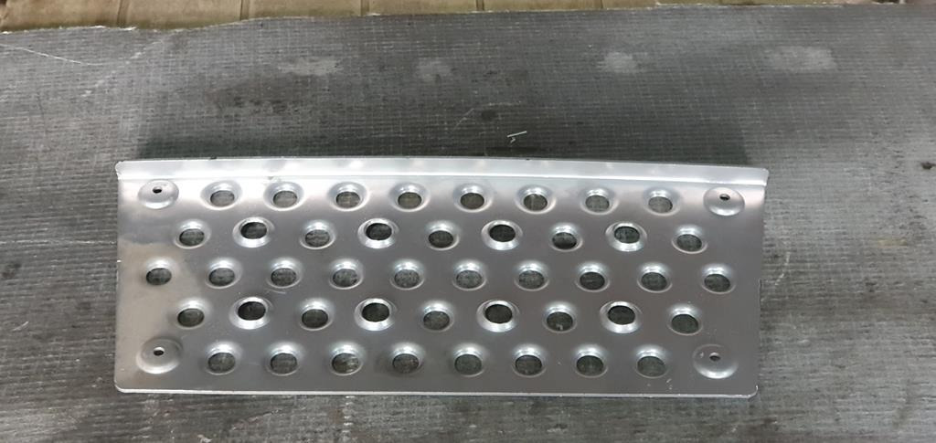 ALUMINUM STEP FOR ATEGO - Vstopni prag za Tovornjak: slika 3 ALUMINUM STEP FOR ATEGO - Vstopni prag za Tovornjak: slika 3