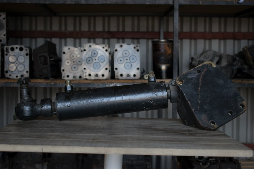 MAN TGA HYDRAULIC STEERING BOTTLE - Hidravlični cilinder za Tovornjak: slika 1 MAN TGA HYDRAULIC STEERING BOTTLE - Hidravlični cilinder za Tovornjak: slika 1