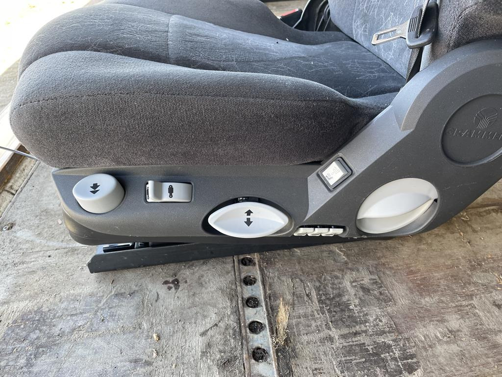 MERCEDES-BENZ ATEGO 3 AIR DRIVER SEAT - Sedež za Tovornjak: slika 4 MERCEDES-BENZ ATEGO 3 AIR DRIVER SEAT - Sedež za Tovornjak: slika 4