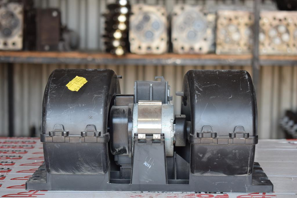 MERCEDES-BENZ SK RADIATOR MOTOR - Hladilnik motorja za Tovornjak: slika 3 MERCEDES-BENZ SK RADIATOR MOTOR - Hladilnik motorja za Tovornjak: slika 3