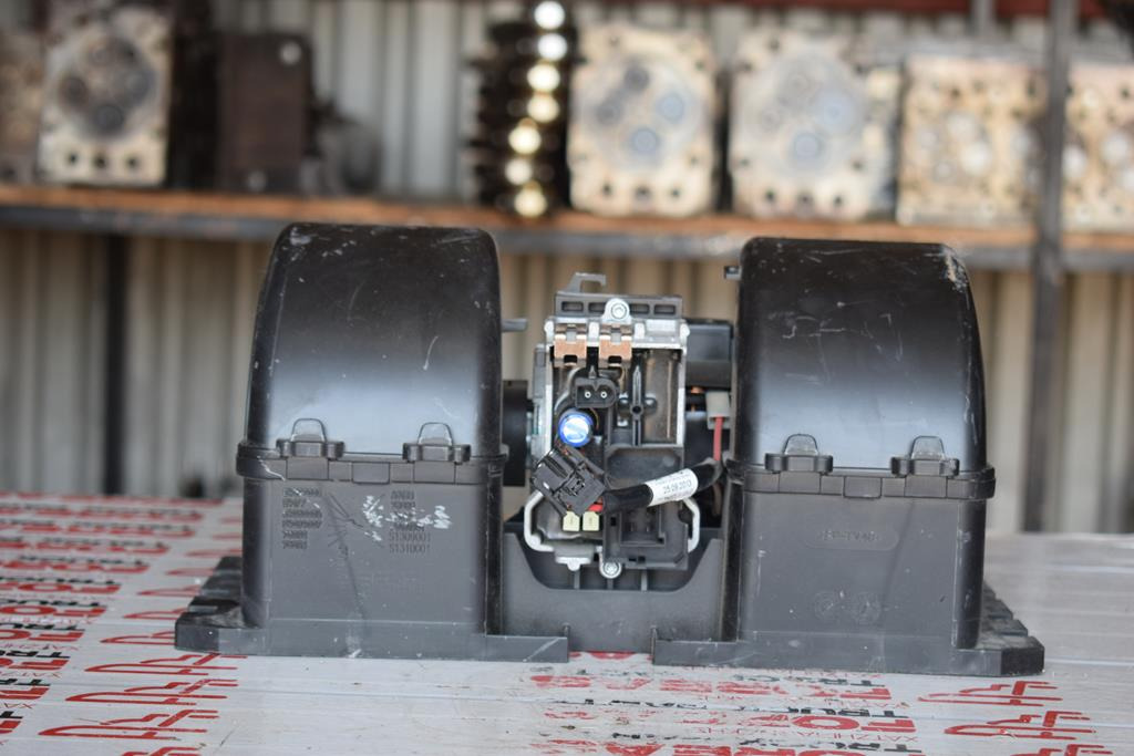 MERCEDES-BENZ SK RADIATOR MOTOR - Hladilnik motorja za Tovornjak: slika 2 MERCEDES-BENZ SK RADIATOR MOTOR - Hladilnik motorja za Tovornjak: slika 2