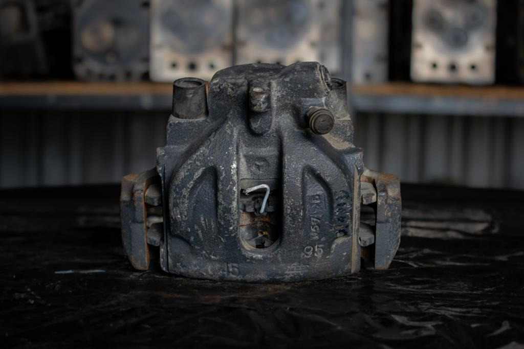 MERCEDES-BENZ SPRINTER OM601 - DIFFERENTIAL - PASSENGER - Zavorna čeljust za Tovornjak: slika 1 MERCEDES-BENZ SPRINTER OM601 - DIFFERENTIAL - PASSENGER - Zavorna čeljust za Tovornjak: slika 1