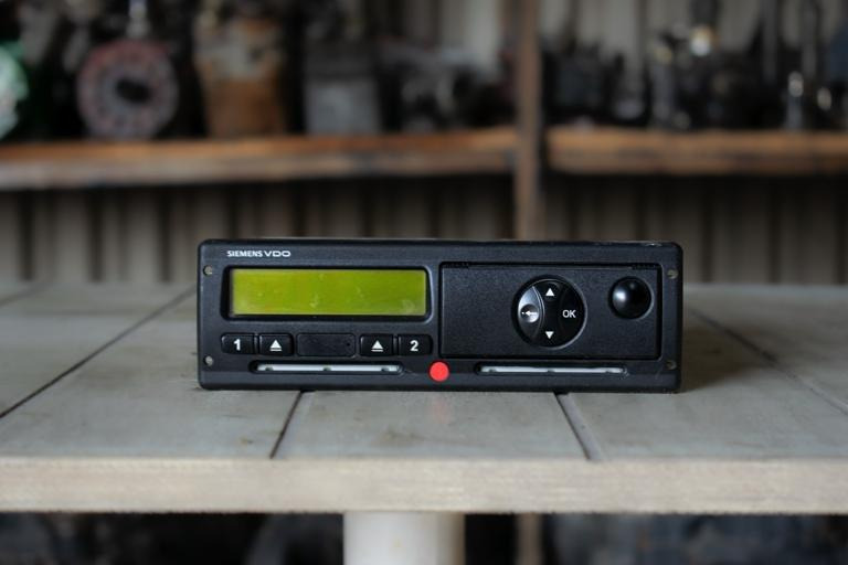 SIEMENS DIGITAL VDO 24V - Tahograf za Tovornjak: slika 1 SIEMENS DIGITAL VDO 24V - Tahograf za Tovornjak: slika 1