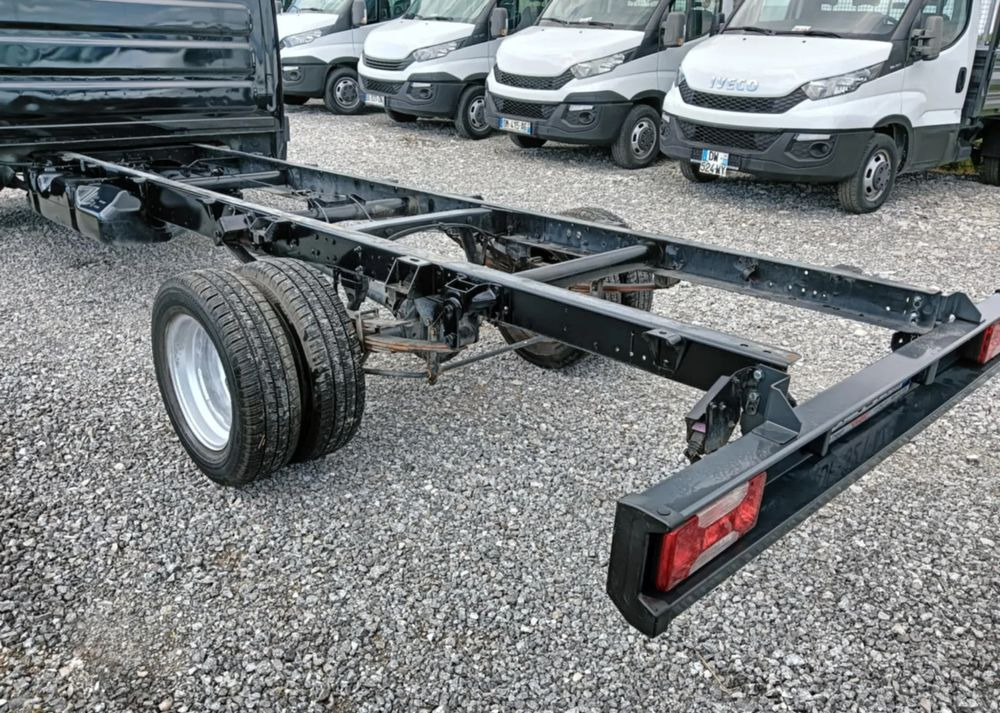 Iveco 35C13, 35C12, 35C14, 35C15 - Tovornjak-šasija: slika 3 Iveco 35C13, 35C12, 35C14, 35C15 - Tovornjak-šasija: slika 3