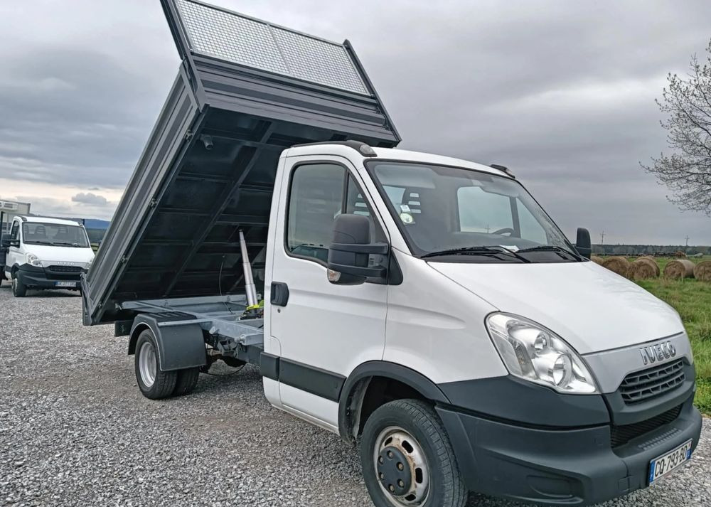 Iveco 35C13, 35C12, 35C15 - Dostavno vozilo prekucnik: slika 2 Iveco 35C13, 35C12, 35C15 - Dostavno vozilo prekucnik: slika 2