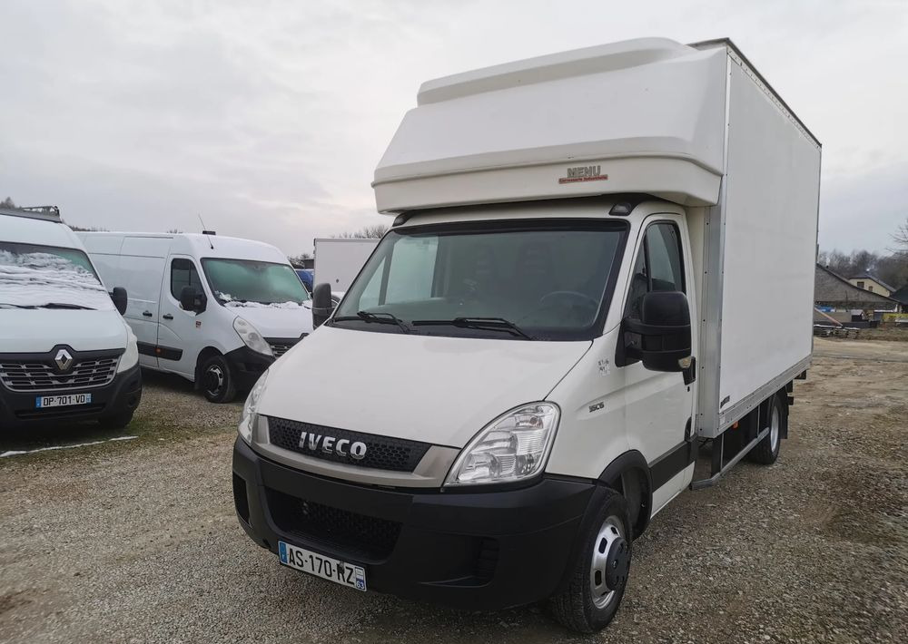 Iveco 3.0-150KM Daily 35C15 Kontener winda Dhollandia 750kg długi 35-150 Klimatyzacja długi rozstaw - Dostavno vozilo z zabojnikom: slika 3 Iveco 3.0-150KM Daily 35C15 Kontener winda Dhollandia 750kg długi 35-150 Klimatyzacja długi rozstaw - Dostavno vozilo z zabojnikom: slika 3