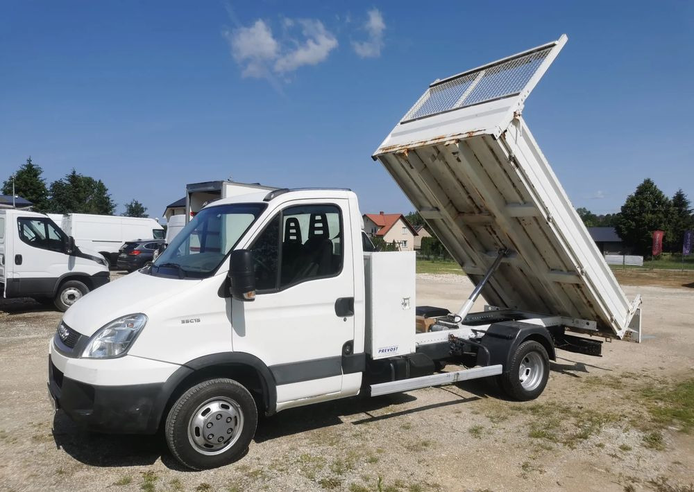 Iveco Daily 35C15 Kiper 3.0 - 150KM wywrotka Hak Bliźniak blokada mostu Klima - Dostavno vozilo prekucnik: slika 1 Iveco Daily 35C15 Kiper 3.0 - 150KM wywrotka Hak Bliźniak blokada mostu Klima - Dostavno vozilo prekucnik: slika 1