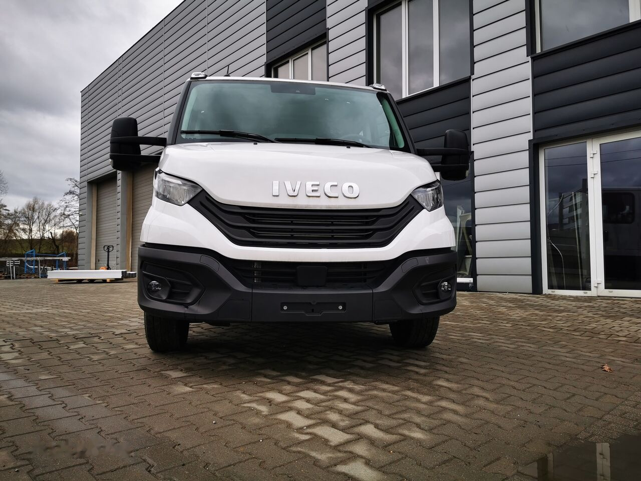 IVECO Daily 180KM r. oś 4100 - Dostavno vozilo s kesonom: slika 3 IVECO Daily 180KM r. oś 4100 - Dostavno vozilo s kesonom: slika 3