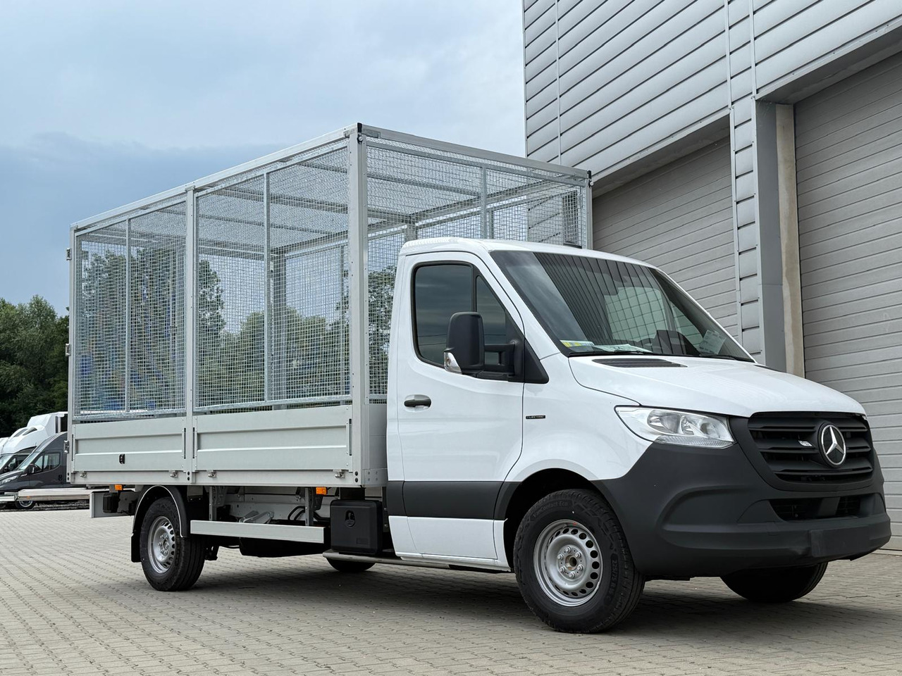 Mercedes eSprinter - Dostavno vozilo s kesonom, Električno dostavno vozilo: slika 1 Mercedes eSprinter - Dostavno vozilo s kesonom, Električno dostavno vozilo: slika 1