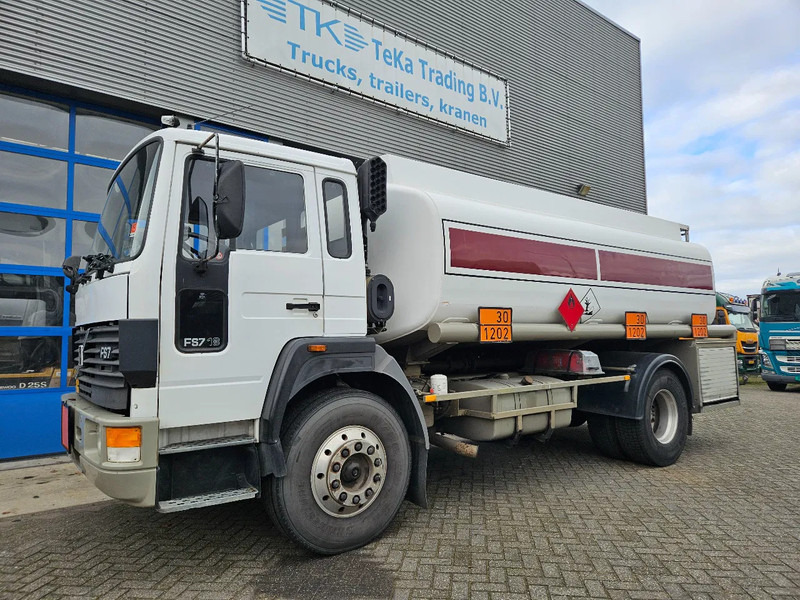 Volvo F S7 18 HOBUR 14.800 Liter 3 Compartments Steel Manual - Tovornjak cisterna: slika 1 Volvo F S7 18 HOBUR 14.800 Liter 3 Compartments Steel Manual - Tovornjak cisterna: slika 1