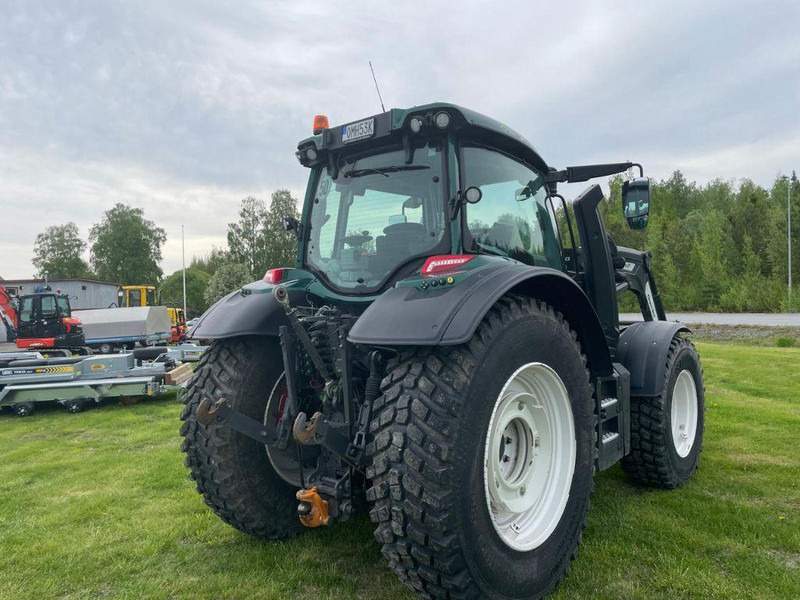 Valtra N154E Versu SmartTouch MR19 Valtra N154E Versu SmartTouch MR19 med frontlastare Quicke Q5M - Traktor: slika 5 Valtra N154E Versu SmartTouch MR19 Valtra N154E Versu SmartTouch MR19 med frontlastare Quicke Q5M - Traktor: slika 5