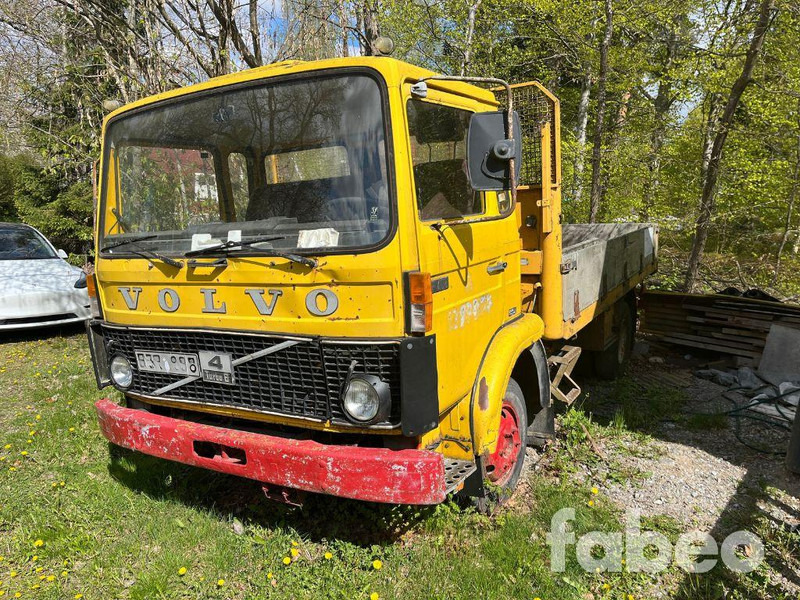 Volvo F408 - Tovornjak s kesonom, Tovornjak z dvigalom: slika 1 Volvo F408 - Tovornjak s kesonom, Tovornjak z dvigalom: slika 1