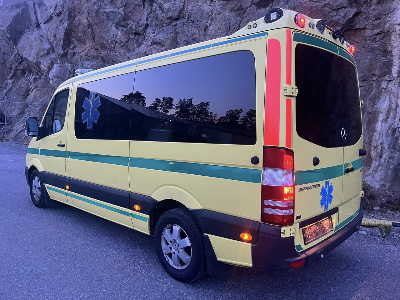 Mercedes-Benz Sprinter 316 - 2 stretcher - Reševalno vozilo: slika 3 Mercedes-Benz Sprinter 316 - 2 stretcher - Reševalno vozilo: slika 3