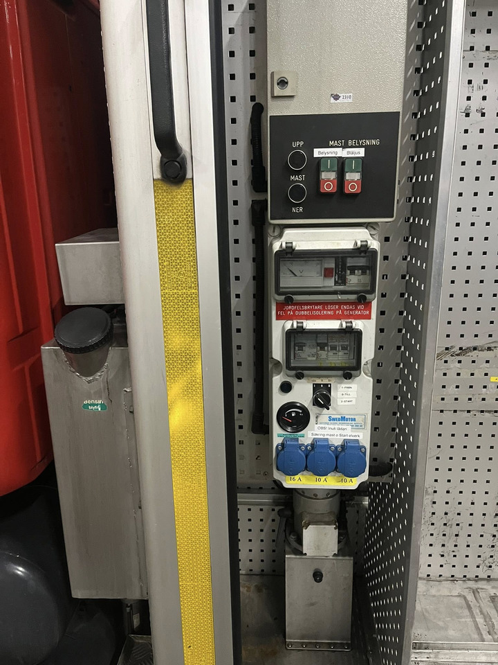 SCANIA P94GB 4x2 NZ310 - Fire engine - Gasilsko vozilo: slika 5 SCANIA P94GB 4x2 NZ310 - Fire engine - Gasilsko vozilo: slika 5