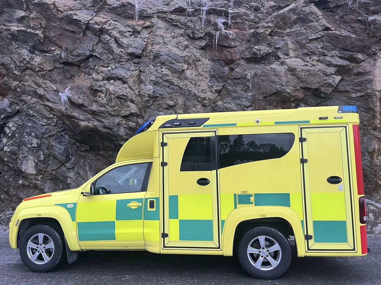 VOLKSWAGEN Amarok 4motion - AMBULANCE / ambulanse / ambulanssi - Reševalno vozilo: slika 5 VOLKSWAGEN Amarok 4motion - AMBULANCE / ambulanse / ambulanssi - Reševalno vozilo: slika 5