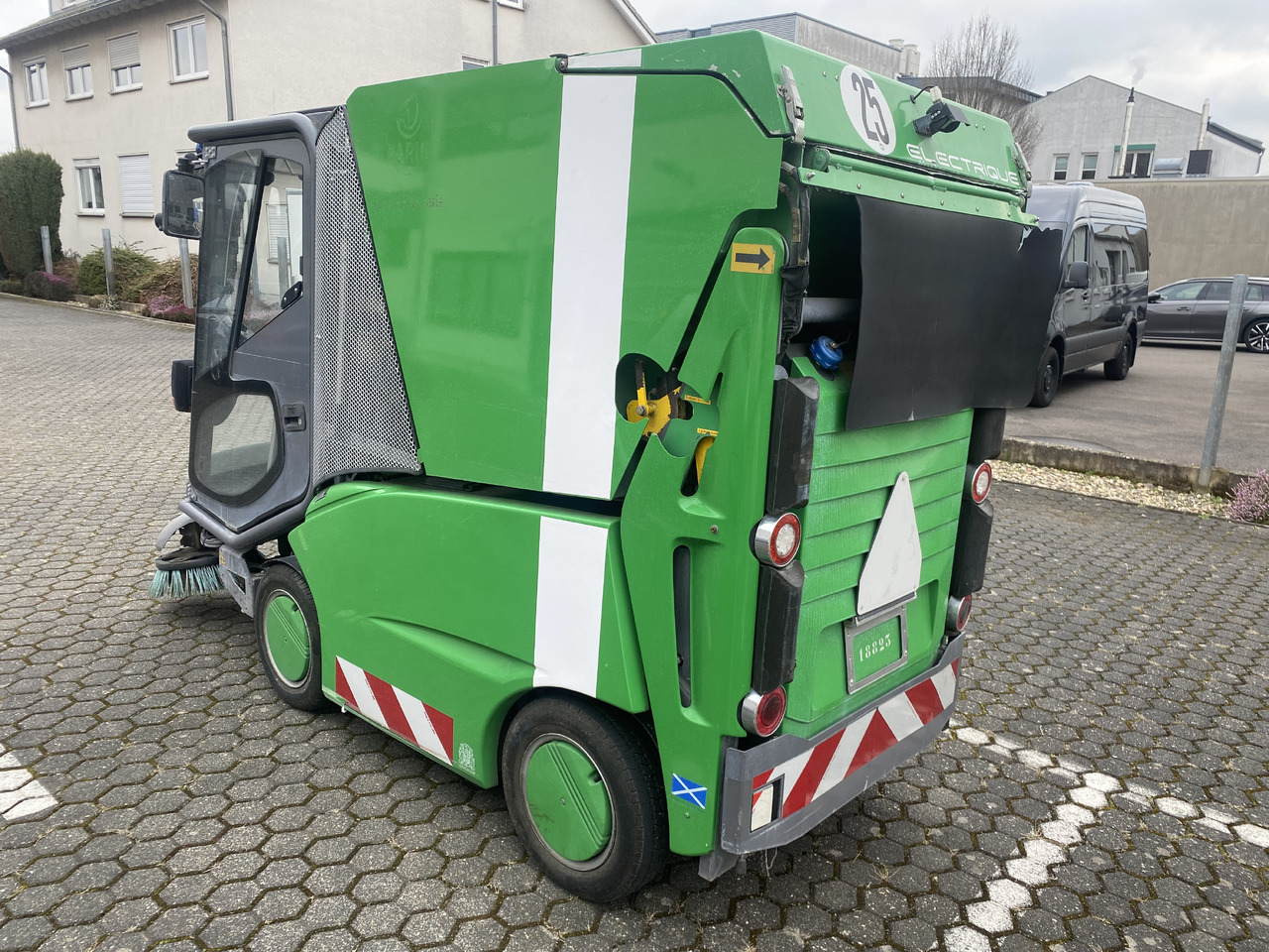 TENNANT Green Machines 500 ZE electric 500 ZE - Vozilo za pometanje: slika 4 TENNANT Green Machines 500 ZE electric 500 ZE - Vozilo za pometanje: slika 4