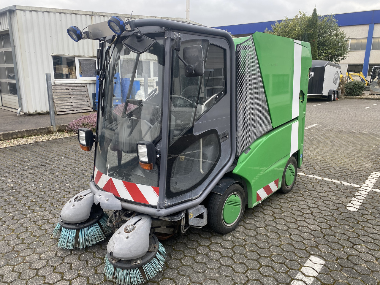 TENNANT Green Machines 500 ZE electric 500 ZE - Vozilo za pometanje: slika 1 TENNANT Green Machines 500 ZE electric 500 ZE - Vozilo za pometanje: slika 1