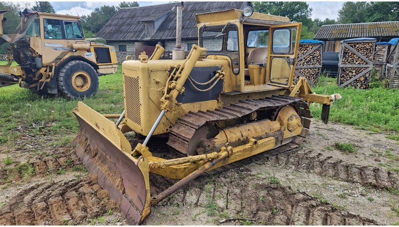 Caterpillar D4D - Buldožer: slika 1 Caterpillar D4D - Buldožer: slika 1