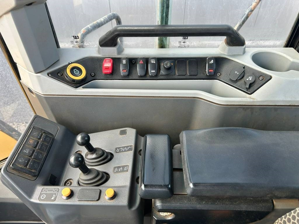 CAT 980 (Under Preparation) - Kolesni nakladalec: slika 5 CAT 980 (Under Preparation) - Kolesni nakladalec: slika 5