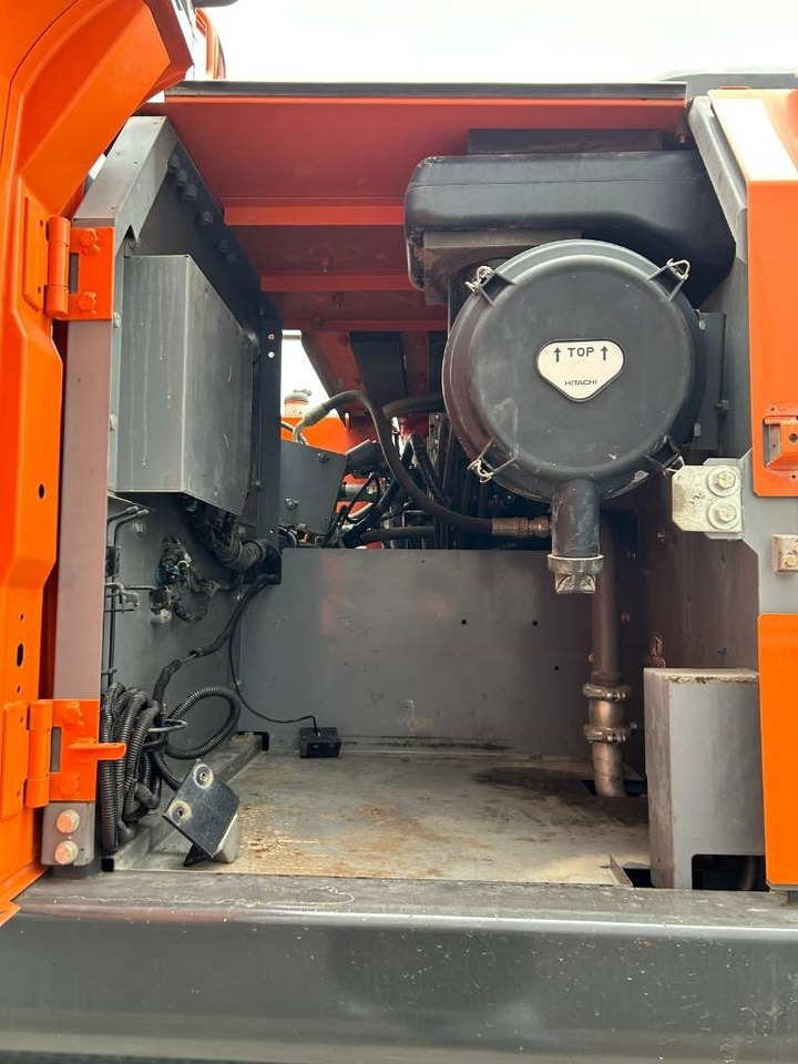 Hitachi ZX220W-5B  lizing Hitachi ZX220W-5B: slika 24