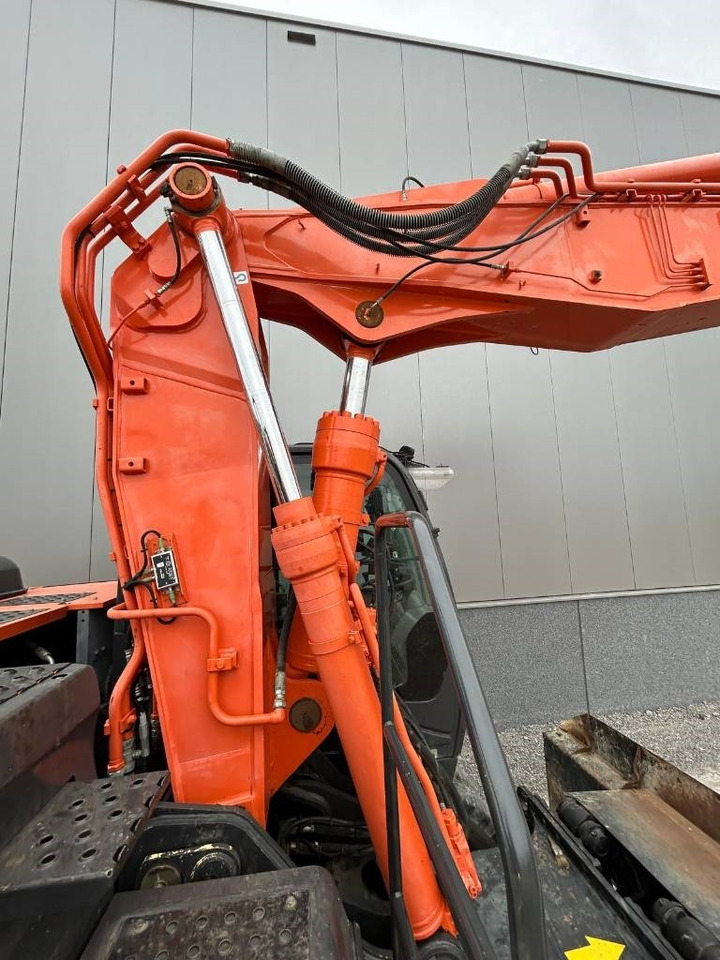 Hitachi ZX220W-5B  lizing Hitachi ZX220W-5B: slika 34