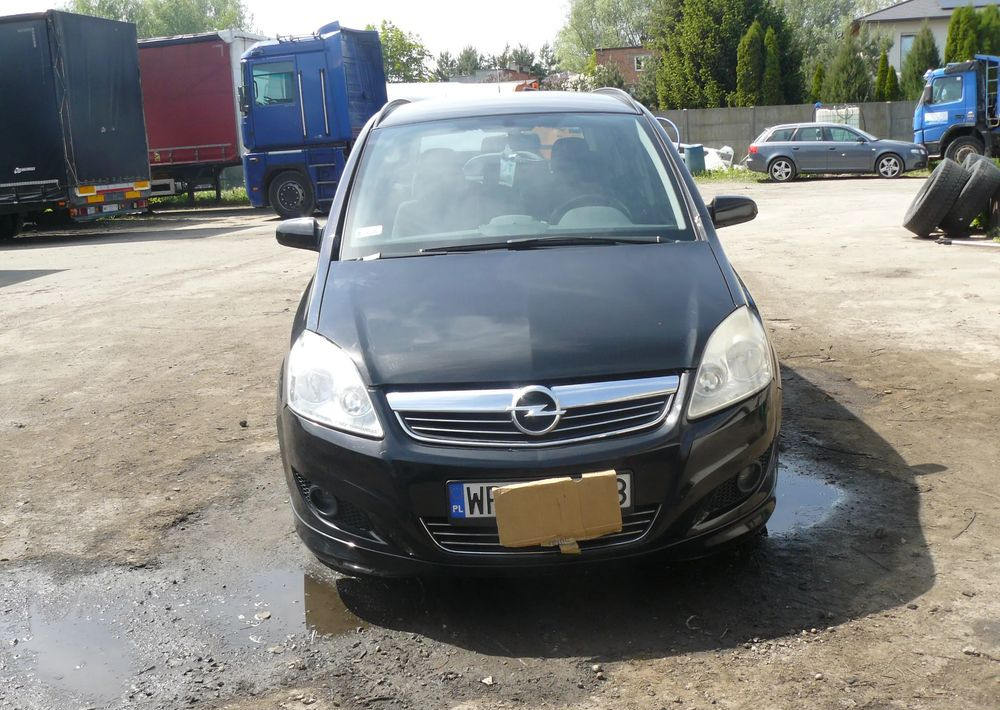 Opel Zafira 1.9 CDTI Cosmo - SUV: slika 1 Opel Zafira 1.9 CDTI Cosmo - SUV: slika 1