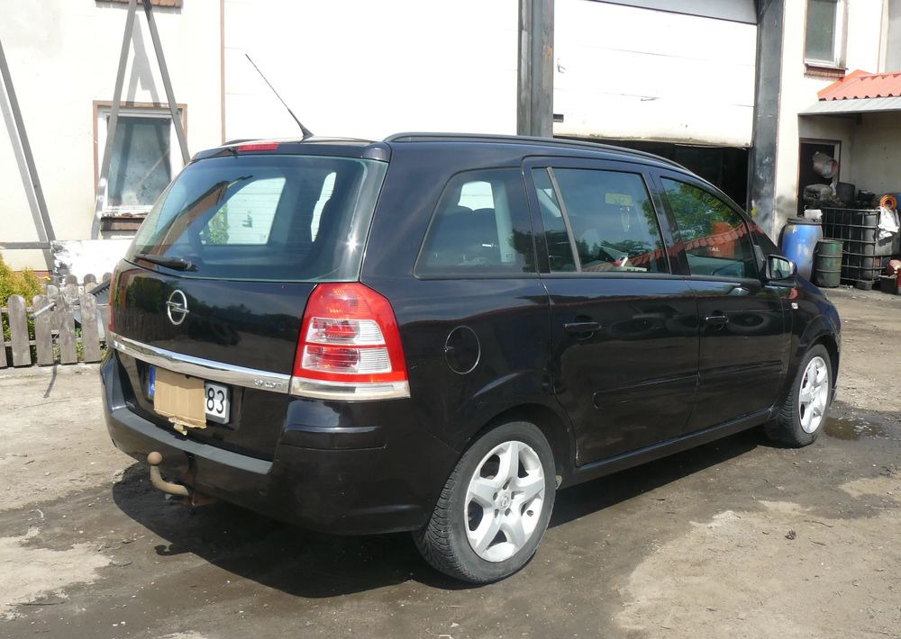 Opel Zafira 1.9 CDTI Cosmo - SUV: slika 4 Opel Zafira 1.9 CDTI Cosmo - SUV: slika 4
