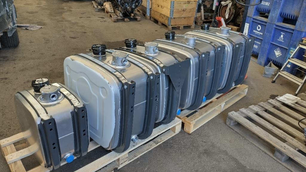 Osahyd Uusia hydrauliöljysäiliöitä - Hidravlika za Tovornjak: slika 3 Osahyd Uusia hydrauliöljysäiliöitä - Hidravlika za Tovornjak: slika 3