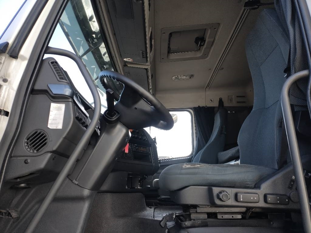 Volvo FH460 6x2 veturi kääntyvä teli - Vlačilec: slika 4 Volvo FH460 6x2 veturi kääntyvä teli - Vlačilec: slika 4