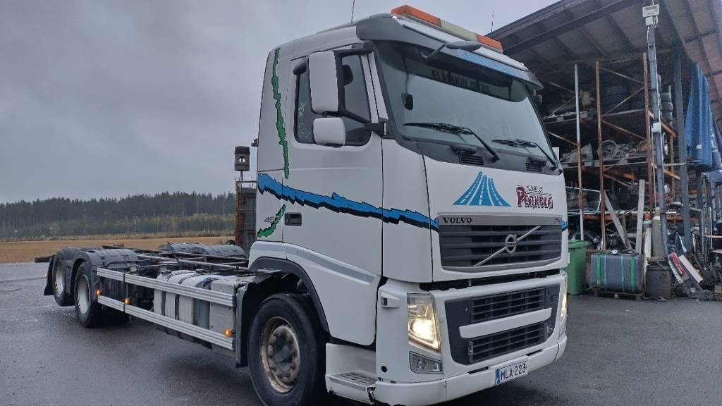 Volvo FH13 6x2 alusta, manuaalivaihteisto  - Tovornjak-šasija: slika 2 Volvo FH13 6x2 alusta, manuaalivaihteisto  - Tovornjak-šasija: slika 2
