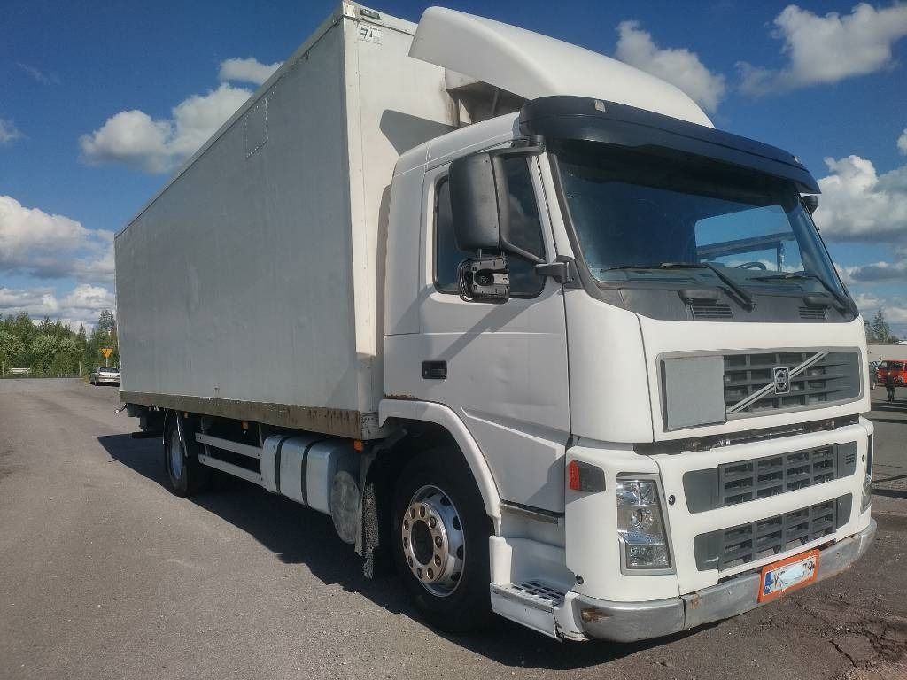 Volvo FM9 4x2 8,40m pitkä kylkiaukeava kori - Tovornjak zabojnik: slika 2 Volvo FM9 4x2 8,40m pitkä kylkiaukeava kori - Tovornjak zabojnik: slika 2