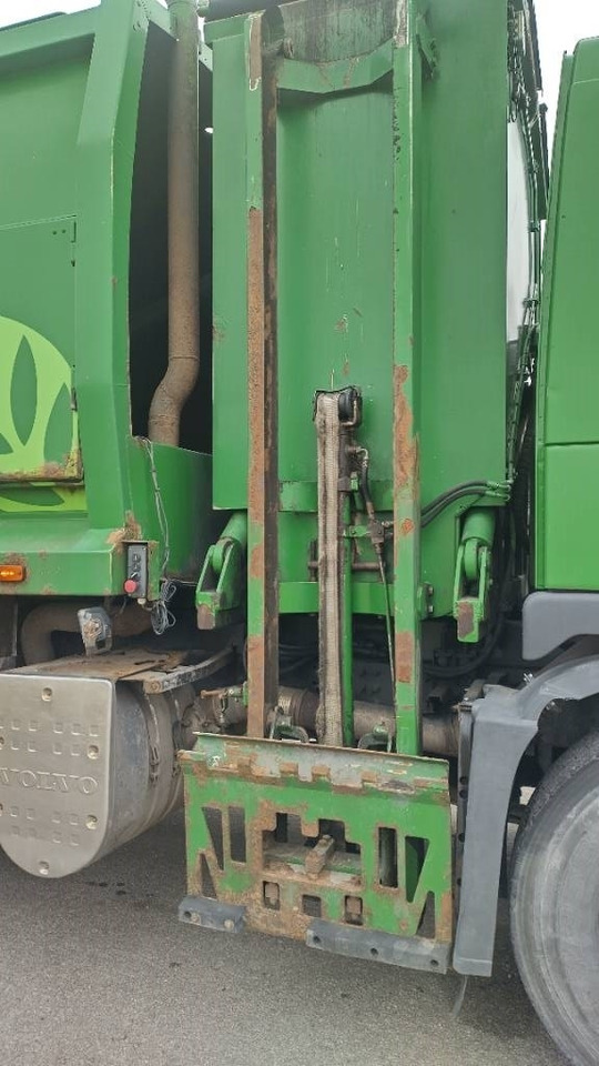 Volvo FM9 6x2 pakkaaja +nostin +etukippo - Smetarski tovornjak: slika 3 Volvo FM9 6x2 pakkaaja +nostin +etukippo - Smetarski tovornjak: slika 3